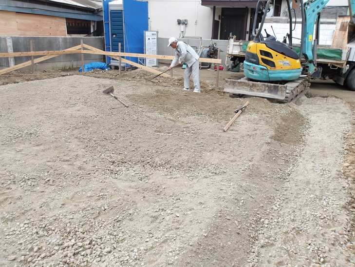 基礎工事 砕石敷き込み 那珂川市リフォームから新築へ 注文住宅 福建住宅株式会社