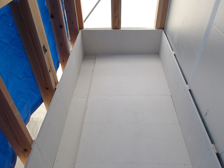 大工工事 バルコニーの下地づくり ケイカル板 那珂川市つながる家 注文住宅 外断熱工法