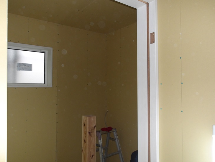 大工工事 石膏ボード張り 那珂川市つながる家 注文住宅 外断熱工法 福建住宅株式会社