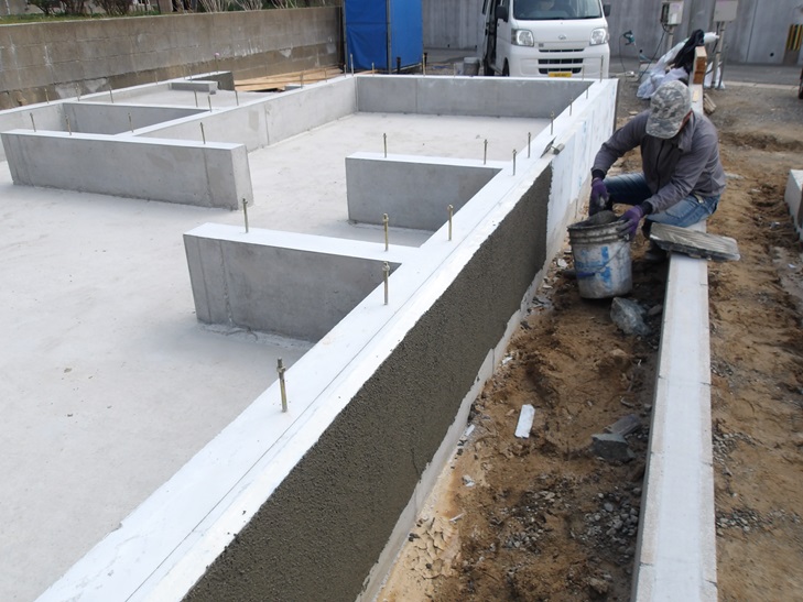 左官工事 基礎の断熱材保護モルタル ソトダン白水ヶ丘 住み心地いい外断熱のプレミアムな建売住宅