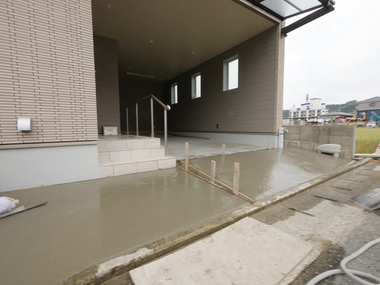 外構工事 車庫土間コンクリート 那珂川市つながる家 注文住宅 福建住宅株式会社