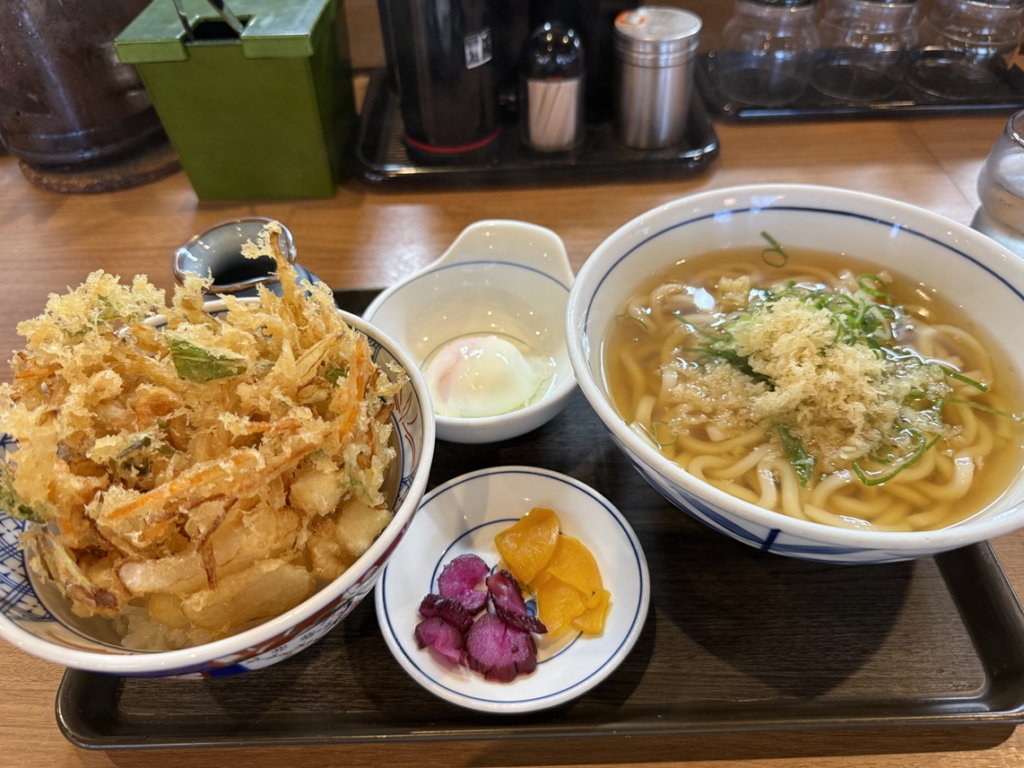 うどんウエスト:福岡県粕屋郡篠栗町 久しぶりのうどんのウエスト 揚げたてのかき揚げがサクサク!!