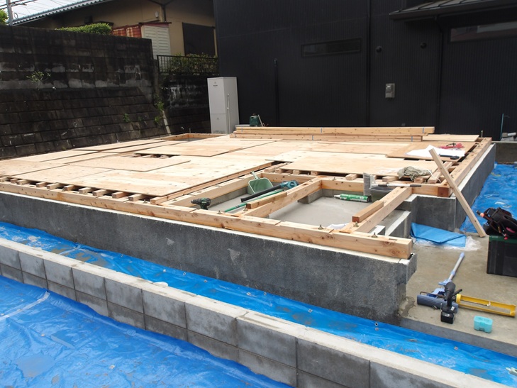 上棟準備 1階仮床 屋根の断熱材加工 賃貸だけど外断熱、那珂川市王塚台 福建住宅株式会社