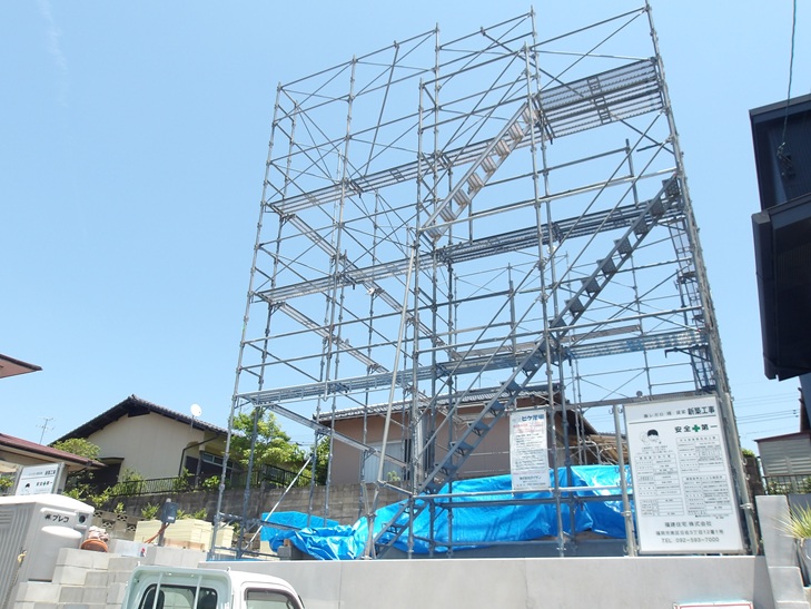 上棟準備 工事用足場設置 賃貸だけど外断熱、那珂川市王塚台