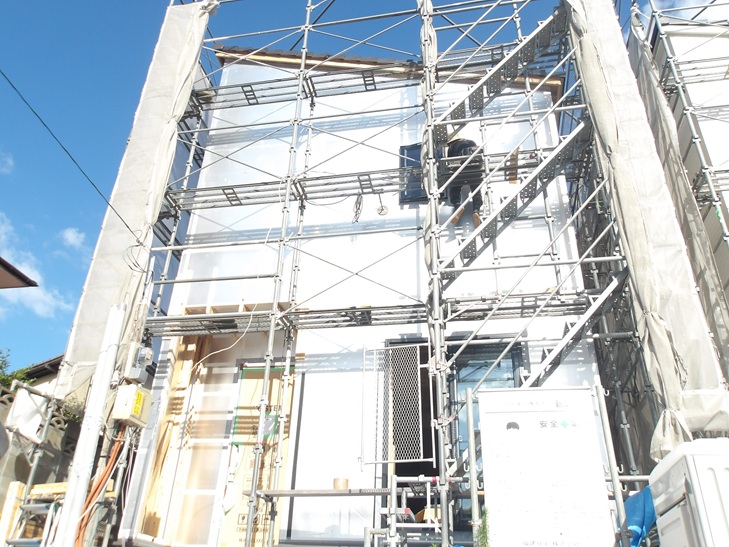 断熱工事完了 外断熱工法 気密防水テープ 住み心地いい外断熱のホテルライクな建売住宅